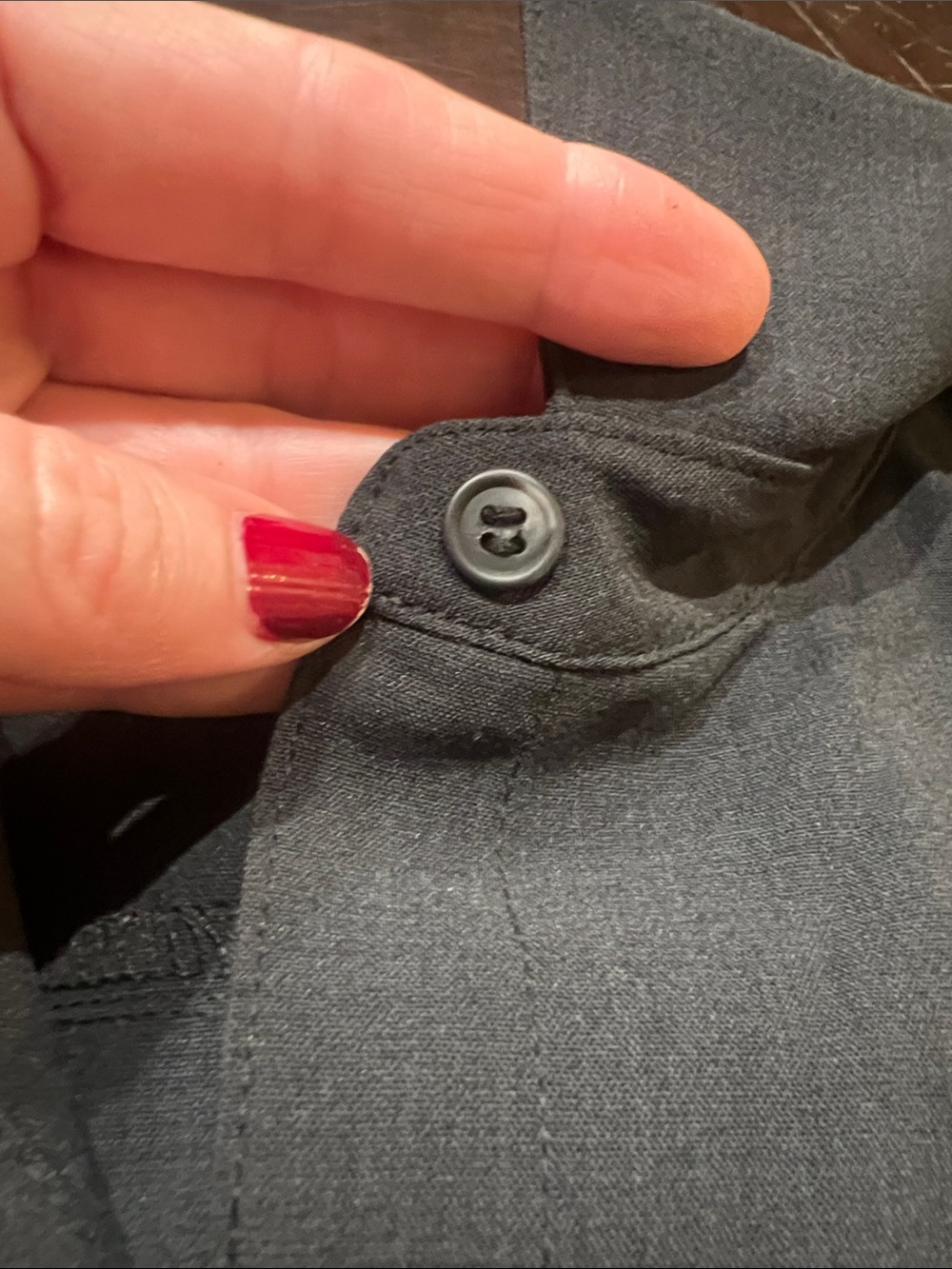 Tailor New York charcoal gray Button-Down Shirt. Size M. Callout - Picture 8 of 8